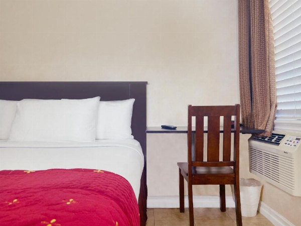 Nite Inn at Universal City - Walking Distance to Universal Studios Hollywood image 11