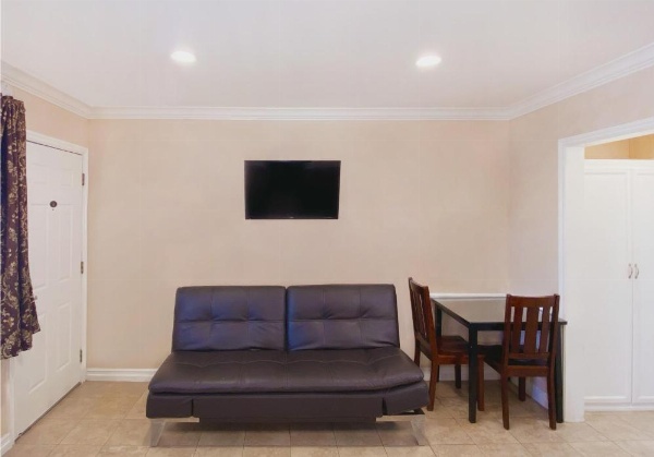 Nite Inn at Universal City - Walking Distance to Universal Studios Hollywood image 26