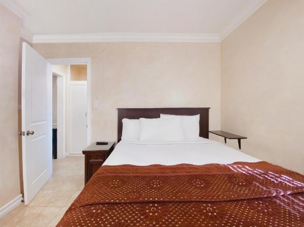 Nite Inn at Universal City - Walking Distance to Universal Studios Hollywood image 28